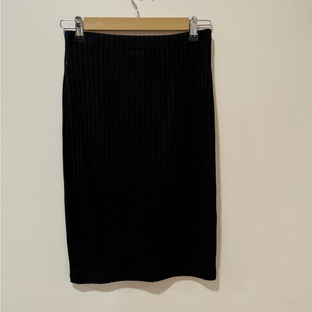 Elegant Black Ribbed Skirt by Forever 21